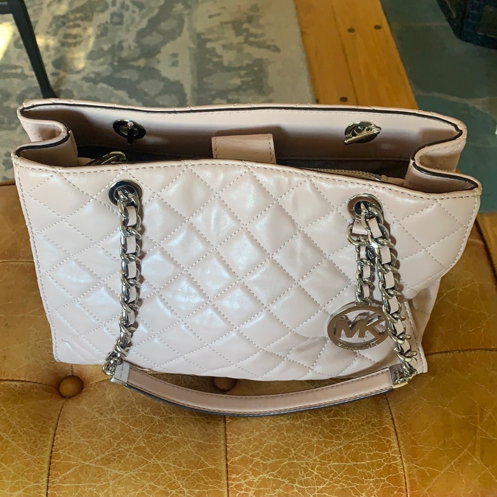 Michael Kors Susannah Md Leather Quilted Tote